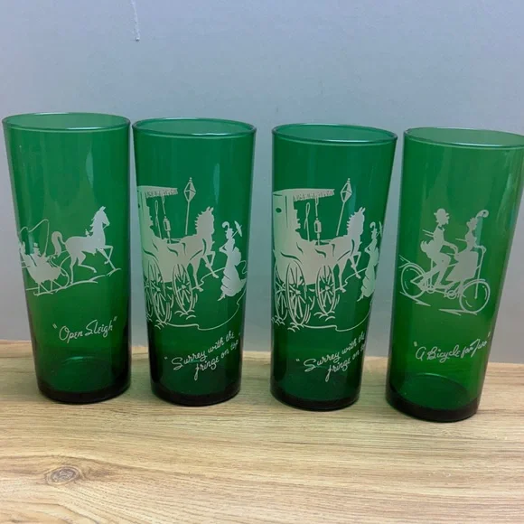 1950’s Anchor Hocking Green Gay Nineties Glasses - Picture 1 of 3